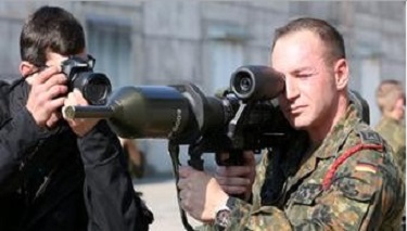 Alman Ordusu Kürt Savaşçıları Eğitmek İçin Oyuncak Tank Kullanıyor