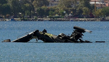 Yunan Kara Havacılığına ait Apache Helikopter Denize Düştü