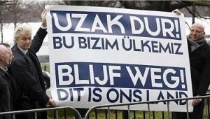 Diplomatik felaket – Hollanda polise direnen Türk bakanı sınır dışı etti