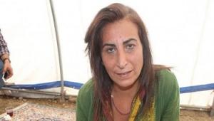 Türk Siyasetçi Tehditler Sonrasında Annesini Mezardan Çıkardı