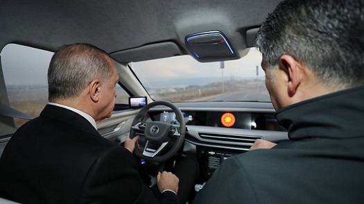 Türk Lider Yerli ve Milli Arabayı Tanıttı