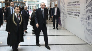 “Eyyy AYM Sen de mi Okumazsın?”