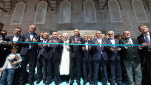 Diyanet’in Kaldırılmasını İsteyen Hemen Yanı Başındaydı!..